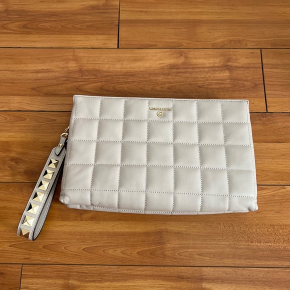 MK Michael Kors Beige Leather Stitch Studded Wristlet Clutch Bag - Picture 2 of 6